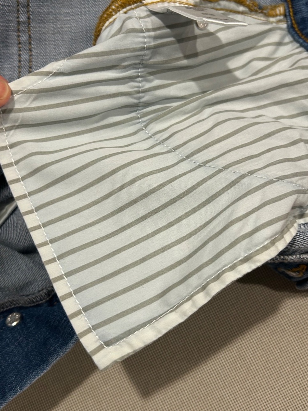 Cabi Palm Beach Crop in Denim Size 8 - Picture 5 of 16